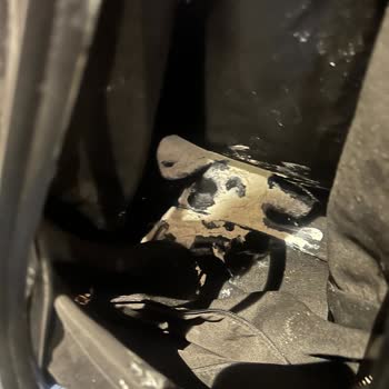 Kefir Şişeleri Patlıyor, Çantam Ve Eşyalarım Zarar Gördü