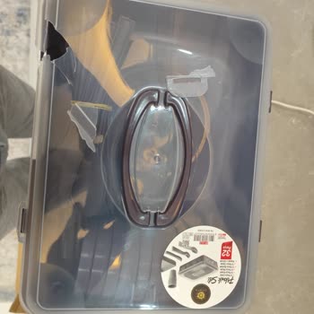 İki Kutulu Piknik Setinde Bir Kutu Eksik, Diğer Kutu Kırık