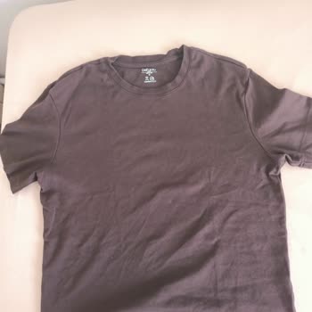 DeFacto Tişörtlerinde İlk Yıkamada Şiddetli Çekme