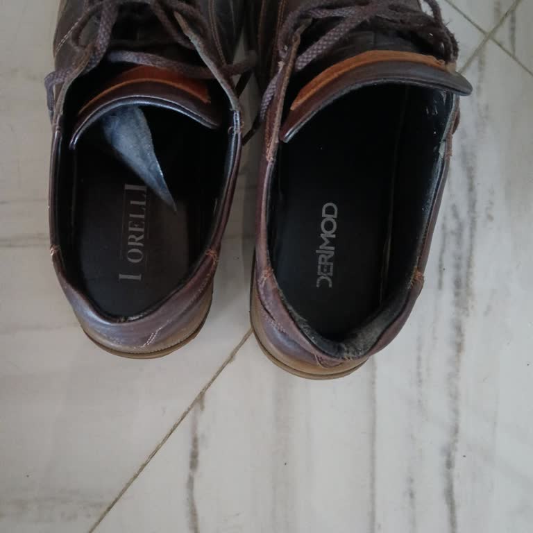 Derimod Ayakkabısının Tabanında Lorelli Yazması Güveni Sarsıyor