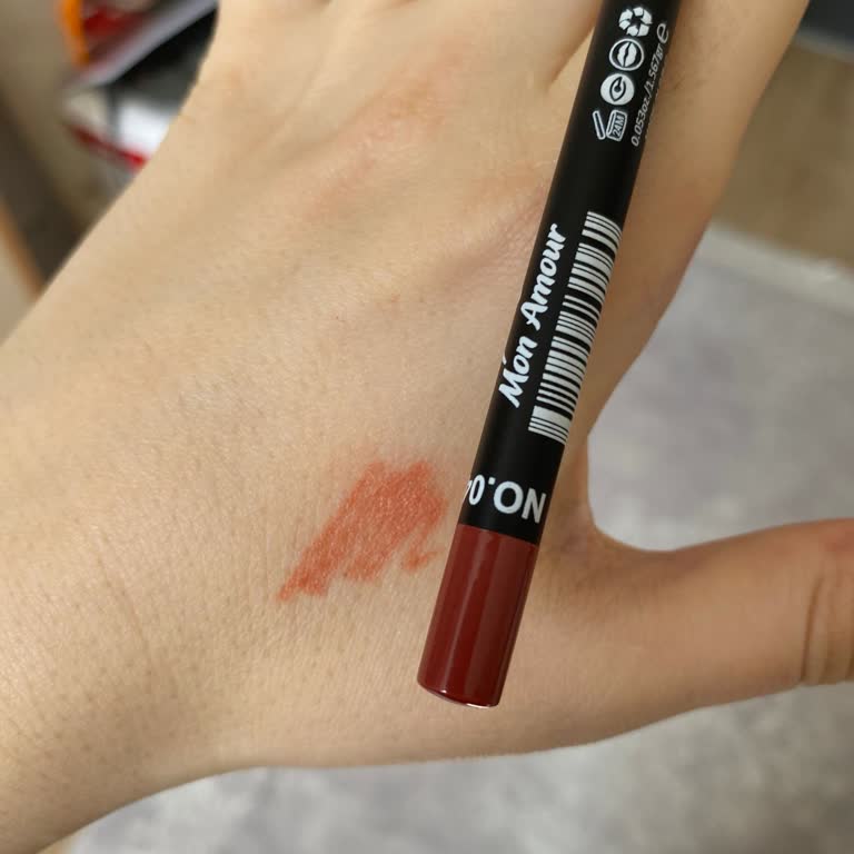 Şok Market'te Mon Amore Kaleminde Renk Uyumsuzluğu