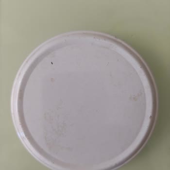 Alsancak Unlu Mamuller'de Paslı Kapakla Karşılaşılan Hijyen Sorunu