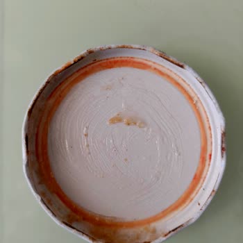 Alsancak Unlu Mamuller'de Paslı Kapakla Karşılaşılan Hijyen Sorunu