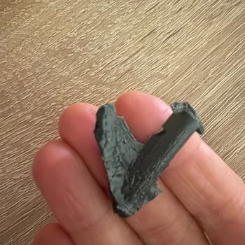 Kütahya Bim'de İlkgün Çilek Reçelinde Plastik Parça Ve Sağlık Endişesi