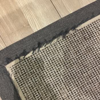 Calvin Klein Halısında Tekrarlayan Yıpranma Ve Mağaza İlgisizliği