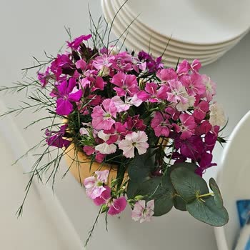 445307471 Numaralı Siparişte Görselleriyle Uyuşmayan Ve Taze Olmayan Çiçek Teslimatı