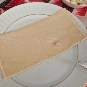 Diyarbakır Bim Mağazasında Lezzethane Milföy Hamurunda Plastik Parça Bulundu