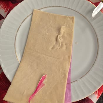 Diyarbakır Bim Mağazasında Lezzethane Milföy Hamurunda Plastik Parça Bulundu