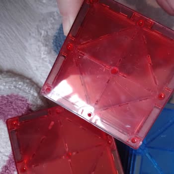 Keskin Kenarlı Manyetik Bloklar Çocuğu Yaraladı, Müşteri Hizmetleri Yardımcı Olmadı