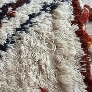 Aşırı Tüy Dökülmesi Ve Kalitesiz İşçilikten Dolayı Yün Halısında Hayal Kırıklığı