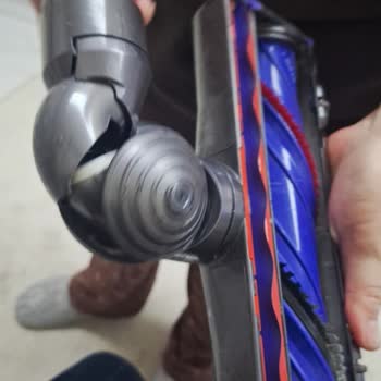 Dyson V11 Süpürge Başlığının Kırık Parçası İçin Onarım Reddi Ve Tam Değişim Zorunluluğu