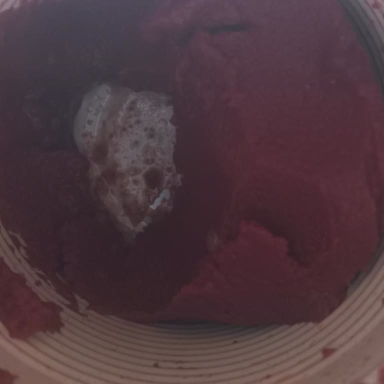 BİM'de Satın Alınan Yurdum Domates Salçasının Yetersiz Miktarı Ve Su Dolu Olması