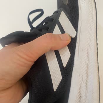 Kısa Sürede Yırtılan Ve Logosu Kopmuş Adidas Ayakkabıya İade Talebi