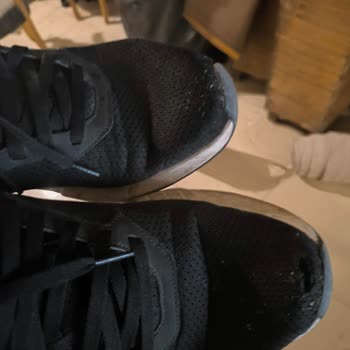 Müşteri Şikayetinde Astarı Yırtılan Reebok Ayakkabı Ve Mağazanın Sorumluluk Reddi