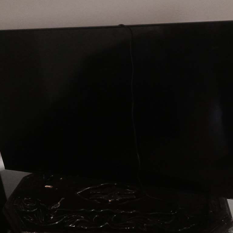 Sürekli Siyah Ekran Sorunu Yüzünden Samsung 8000 TV Değişim Talebi