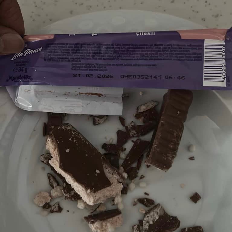 Migros Hemen'den Aldığım Tarihi Geçmiş Ve Parçalanmış Milka Lila Pause Çilekli Ürün