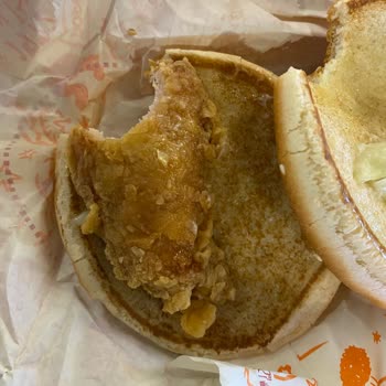 Kalite Kontrol Eksikliği: Tavuk Burgerde Kemik, Küçük Porsiyon, Eksik Kova Patates Ve Coleslaw