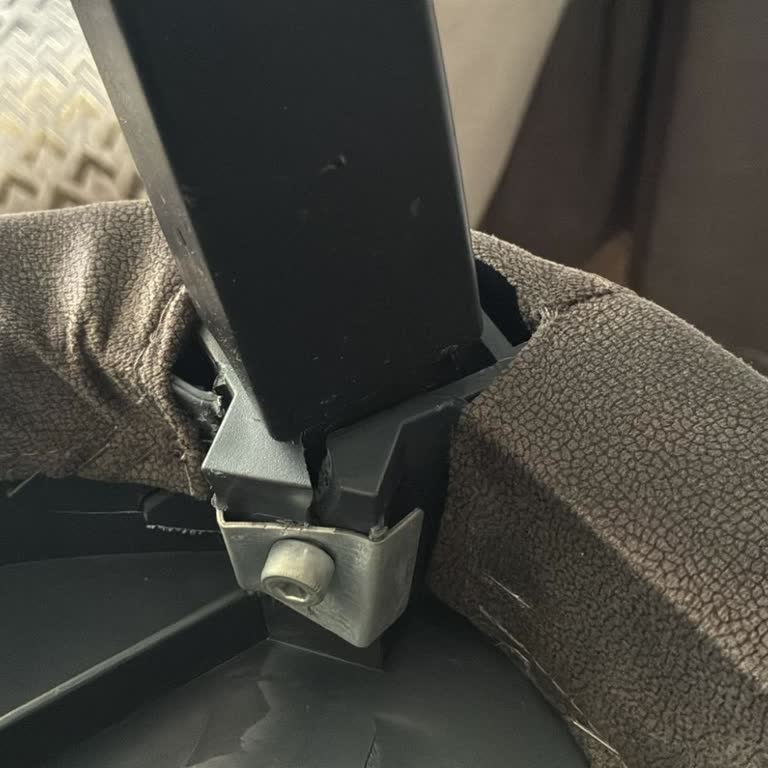 5 Yıllık Garanti Sözünün İhlali Ve Kırılan Sandalye Ayakları İçin Ücretsiz Tamir Talebi