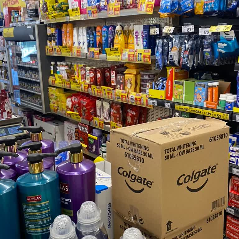 Yoğun Saatlerde İkinci Kasa Açılmaması Ve Kaba Personel