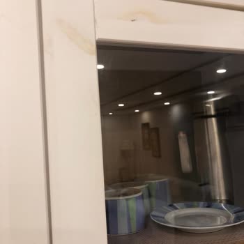 Hemnes Camlı Dolabın Çerçevesindeki Sararma Lekesi Kalite Sorunu