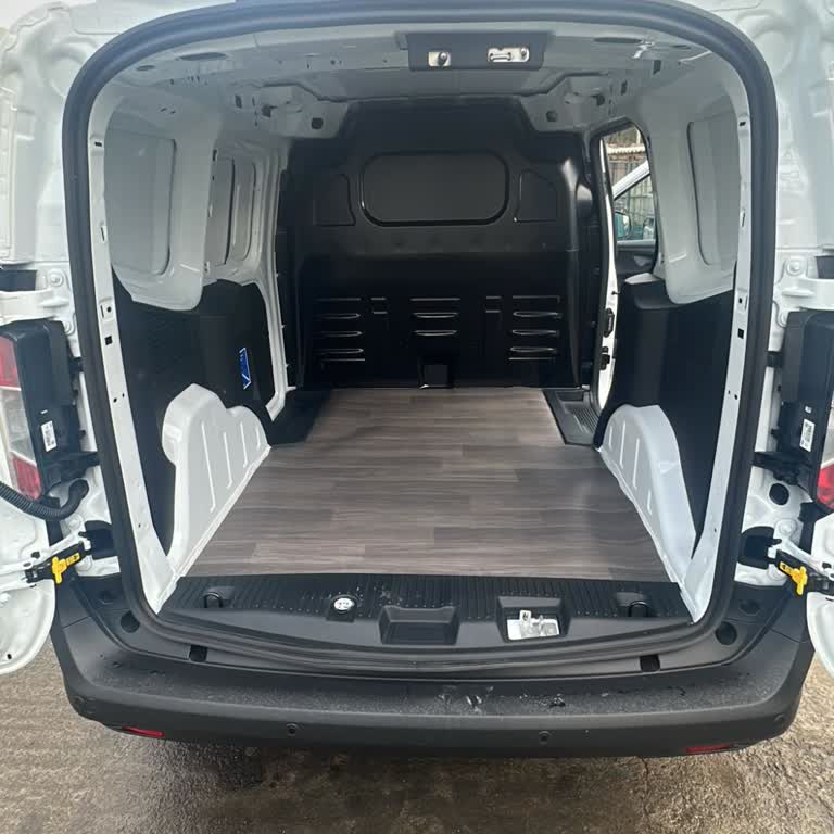 Katar Ağırlığı Olmayan Ford Transit Courier’da Çeki Demiri Takılamaması Nedeniyle Mağduriyet