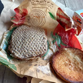 Pişmemiş Etli Burger İçin Sağlık Endişesi Ve Ücret İadesi Talebi