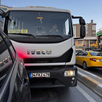 Murat Lojistik Sürücüsü Aracımı Çarptı Ve Tehdit Ederek Kaçtı