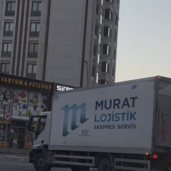 Murat Lojistik Sürücüsü Aracımı Çarptı Ve Tehdit Ederek Kaçtı