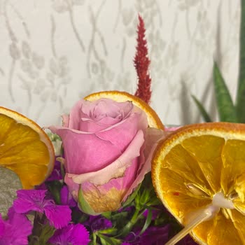 Taze Çiçek'ten Gelen Solmuş Güller Ve Cevapsız İletişim