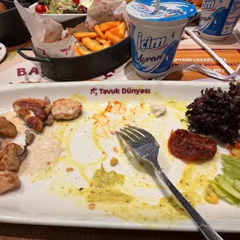 Tavuk Dünyası'nda Çamurlu Marul Hijyen İhlali Ve İade Talebi