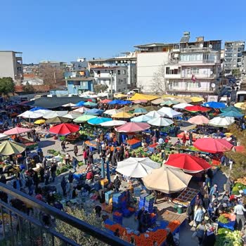 Buca Pazarı Sonrası Temizlik Yokluğu Ve Kötü Koku Sağlığı Tehlikeye Atıyor