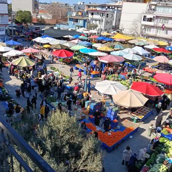 Buca Pazarı Sonrası Temizlik Yokluğu Ve Kötü Koku Sağlığı Tehlikeye Atıyor