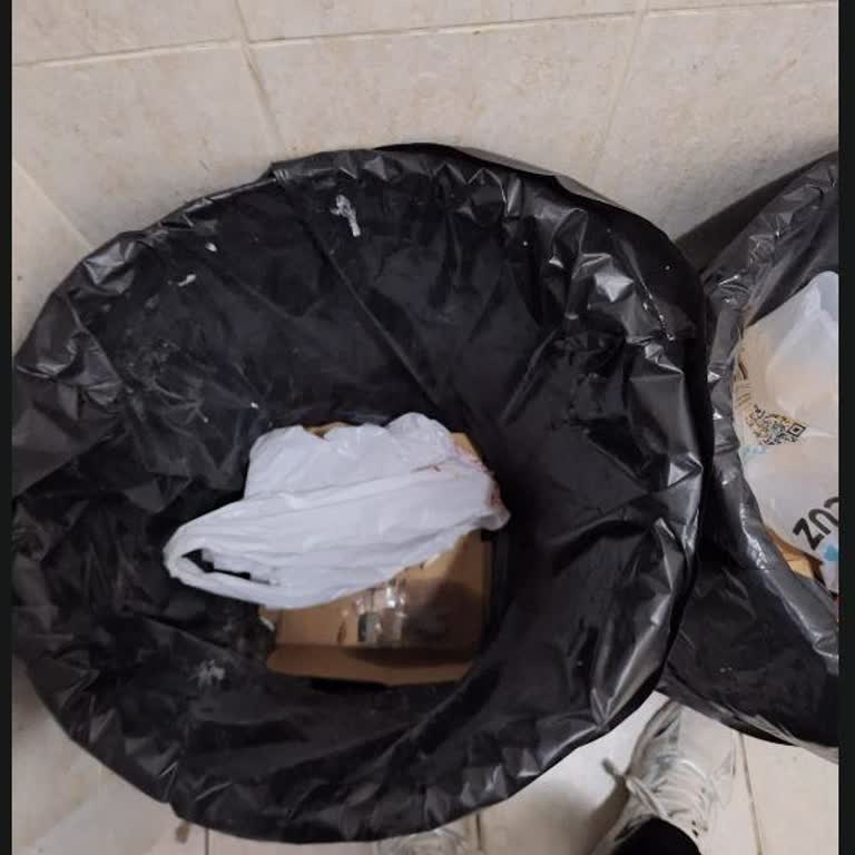 Lezita Tavuk Pirzola Bozuk Koktu Ve Kesimi Kalitesiz