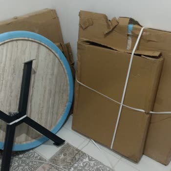 De Mobilya Masası Teslim Edildi, Sandalyeler Eksik