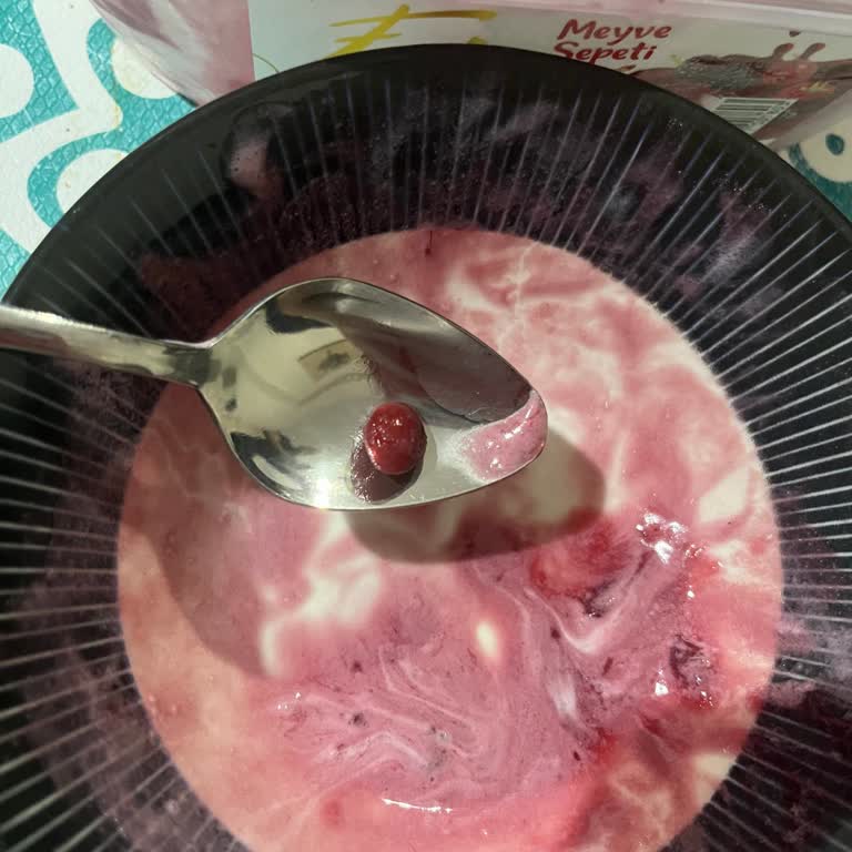 Meyve Sepeti'nde Vişne Çekirdeği Bulunması Diş Tellerine Hasar Verdi