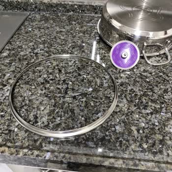 Korkmaz Perla Tencerenin Cam Kapağı Aniden Patladı Ve Mutfakta Tehlike Oluşturdu