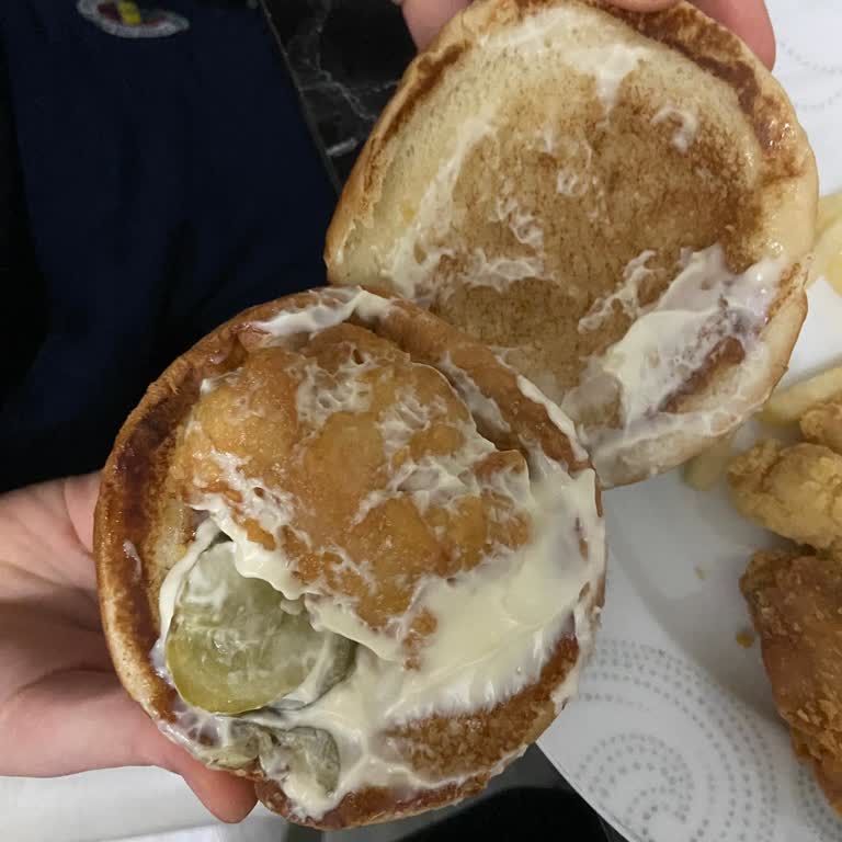 Popeyes Çekmeköy Çamlık Şubesinde Mini Tavuklu Hamburger Ve Tekrarlanan Ürün Hataları