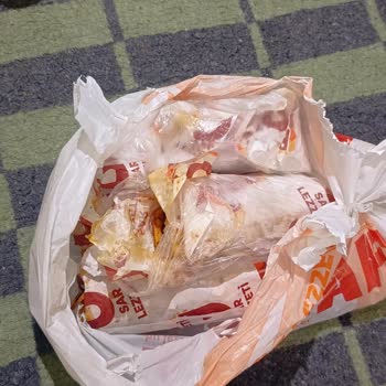 Haşlanmış Tavuk Parçalarıyla Gelen Dönerde Kalite Ve İade İhmalı