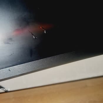 City Bilişim Zeiron Ekranında Da Belirgin Lekeler Bulunuyor