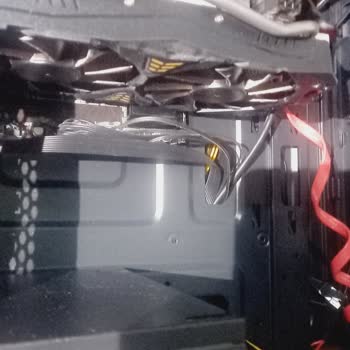 City Bilişim Zeiron Ekranında Da Belirgin Lekeler Bulunuyor