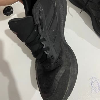 Adidas Ayakkabıda Kısa Sürede Yırtılma, FLO’dan İade Reddi