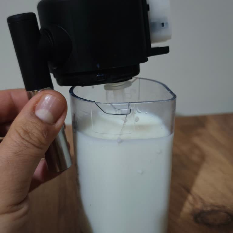 Delonghi Kahve Makinesinde Kırılan Süt Karafı Ve Uzun Süreli Servis Sorunu