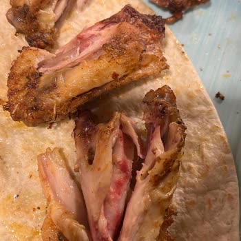 Çiğ Tavuk Ve 500 TL Maç Ücretiyle Kalitesiz Servis Şikayeti