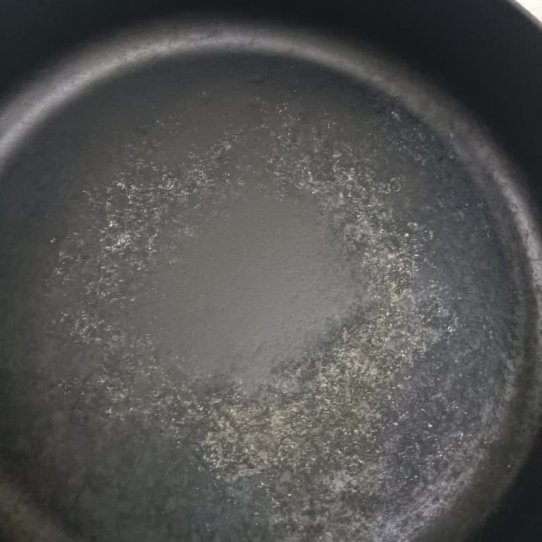 Lava Metal Tencerenin Tabanı Soyulmaya Başladı