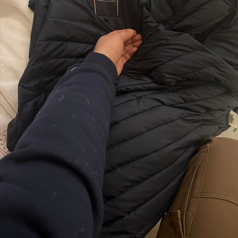 Tommy Hilfiger Kuş Tüyü Montta Sürekli Tüy Dökülmesi Ve Ürün Değişimi Talebi