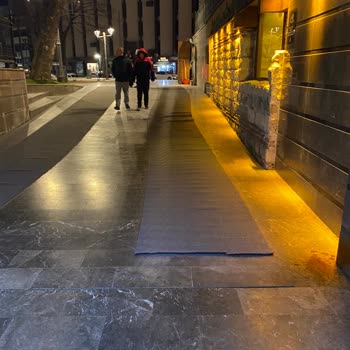 Paşa Camii Önündeki Paspas Nedeniyle Düşen Vatandaşa Güvenlik Düzenlemesi Talebi