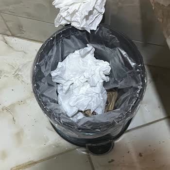 Luxury SPA Masaj Darıca Dolaplar Ciddi Şekilde Kötü Kokuyordu, Hijyen Hissi Vermiyordu