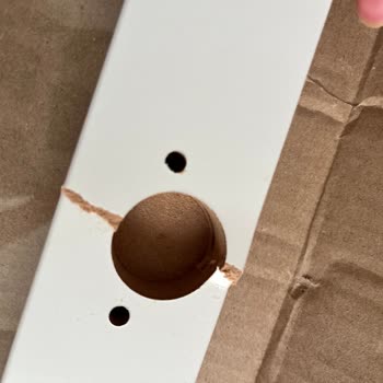 Kırık Cam Kapaklı Kitaplıkta Cevapsız Değişim Talebi