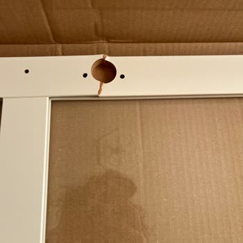 Kırık Cam Kapaklı Kitaplıkta Cevapsız Değişim Talebi