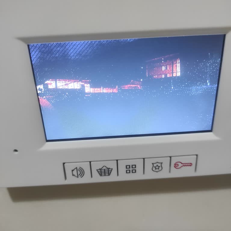 Audio Elektronik Görüntü Sürekli Bozuk, Sağlıklı Bir Şekilde Kullanamıyoruz